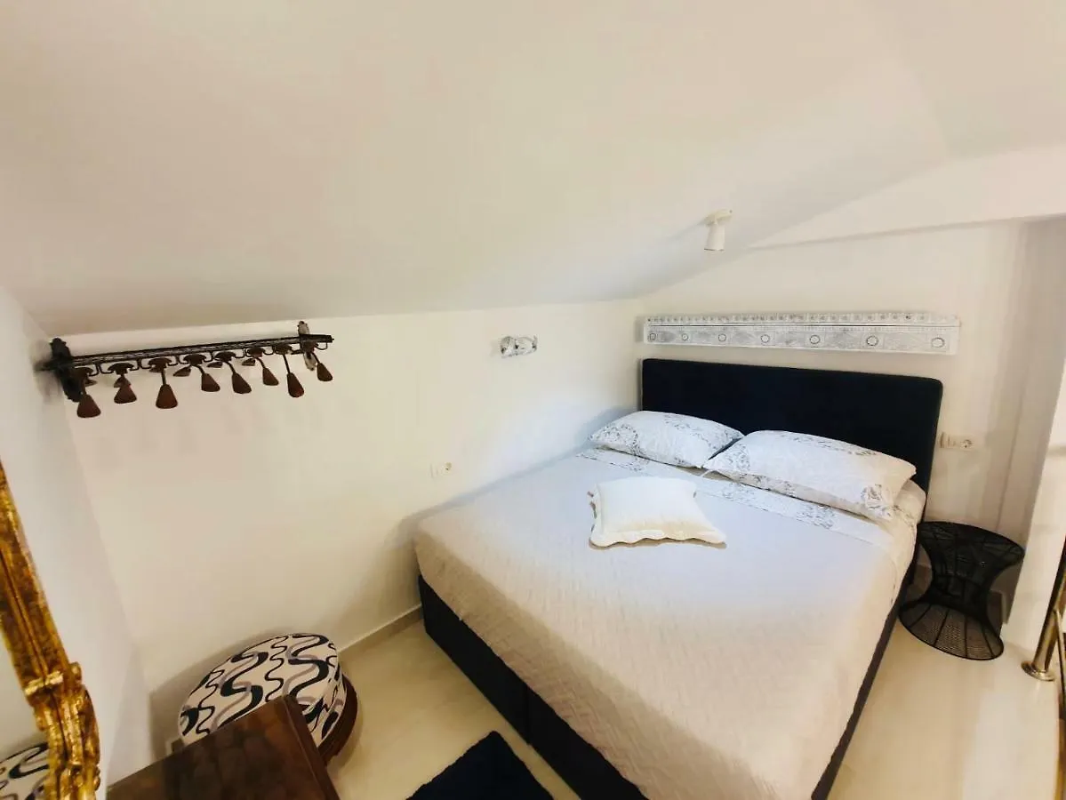 Charming Studio Apartment Mari In City Centre Split