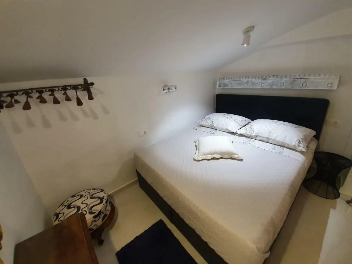 Charming Studio Apartment Mari In City Centre Split